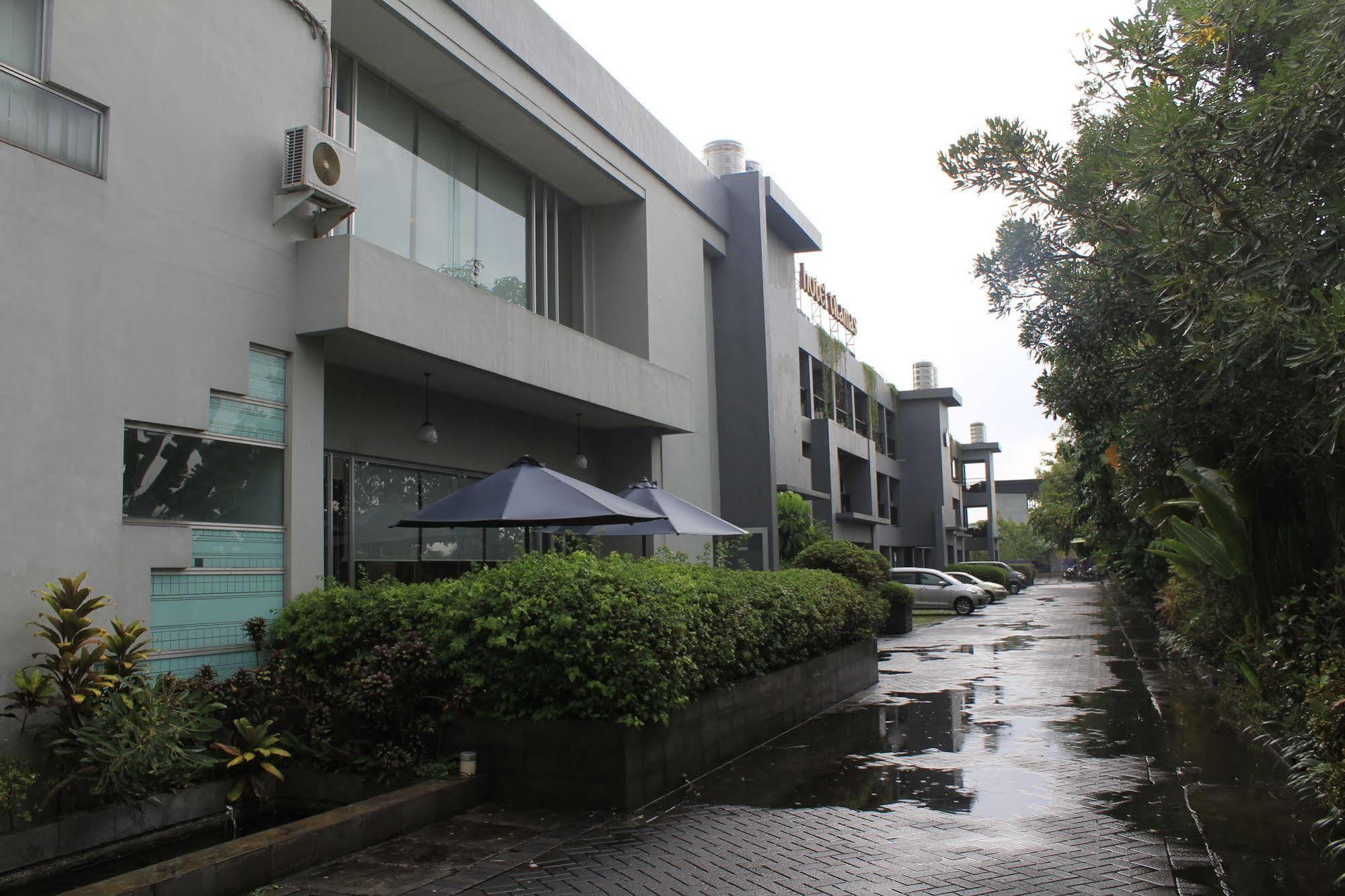 Hotel Tilamas Juanda Sawotratap Extérieur photo