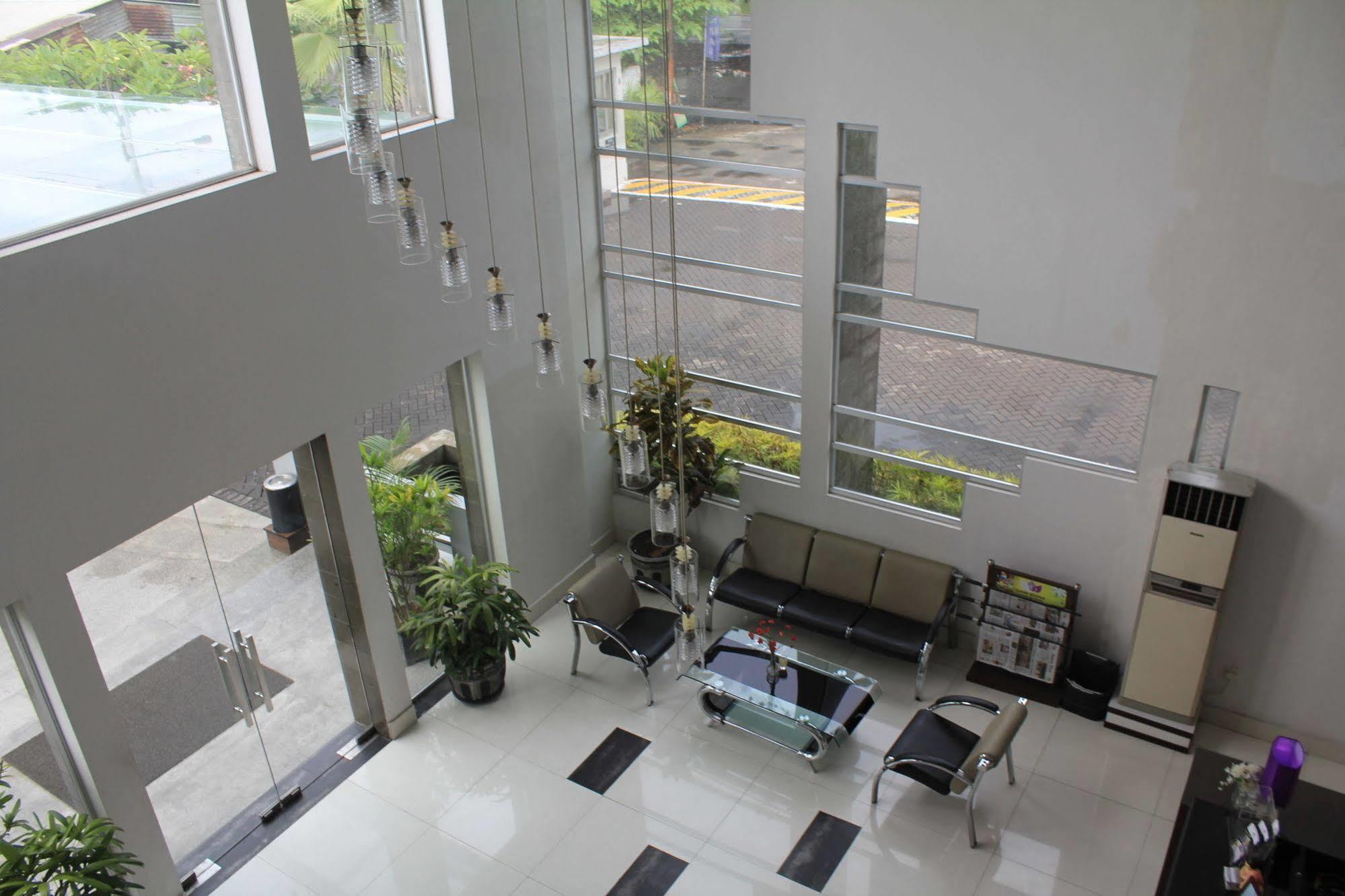 Hotel Tilamas Juanda Sawotratap Extérieur photo