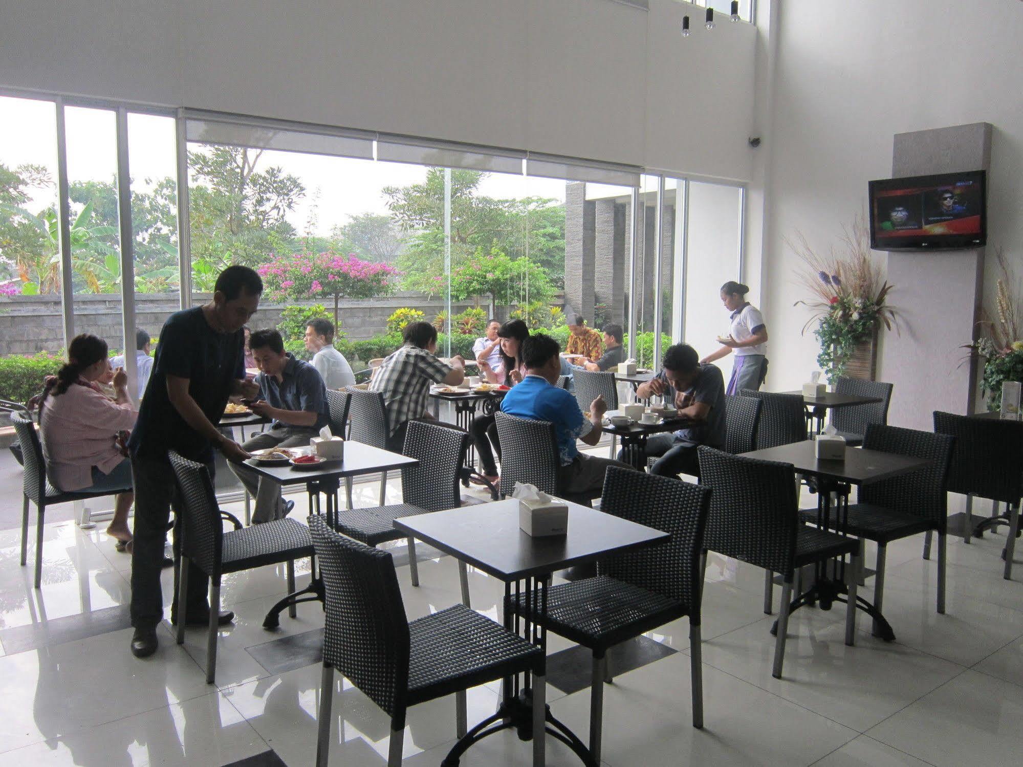 Hotel Tilamas Juanda Sawotratap Extérieur photo