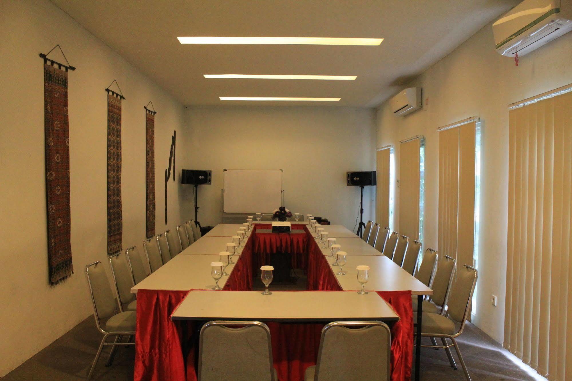 Hotel Tilamas Juanda Sawotratap Extérieur photo